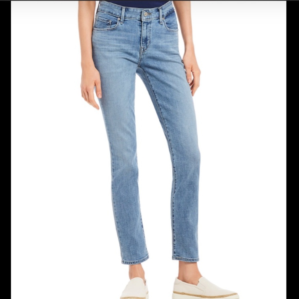 ✨ Levi’s Mid-Rise Skinny Jeans ✨